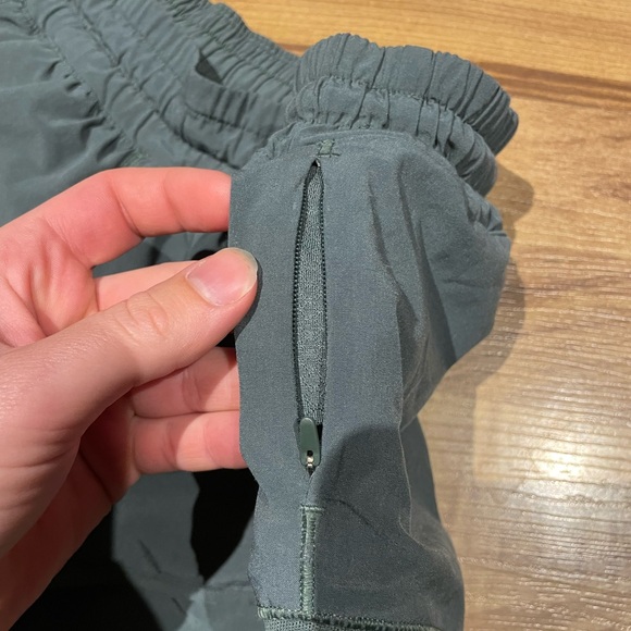 Lululemon Hotty Hot Short I| (2.5") Size 10 - Picture 6 of 11